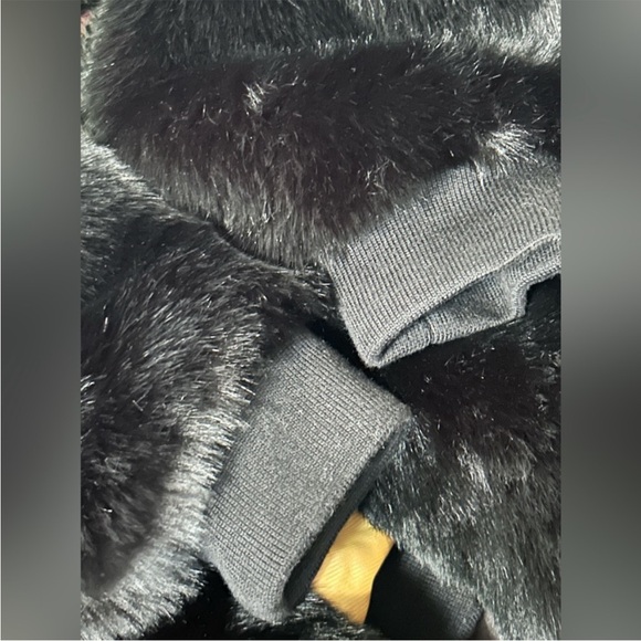 Mahoney Faux Fur Bomber Jacket Aritzia Golden by TNA - Size L - Picture 10 of 15